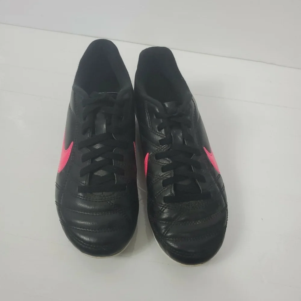 Nike Girls Cleats Shoes Size 1Y  Black Pink Jr Chaser - Picture 2 of 6